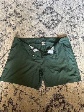 Magellan Outdoors Olive Green Women’s Bermuda Shorts